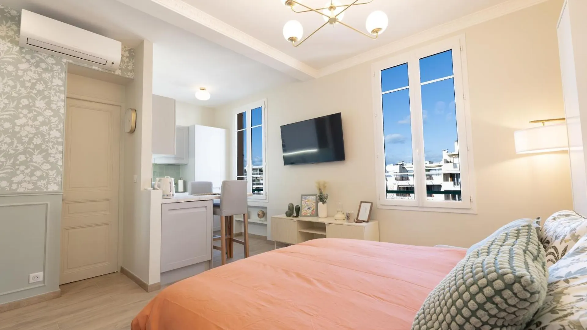 Le Soleil Apartment Antibes 0*,  France
